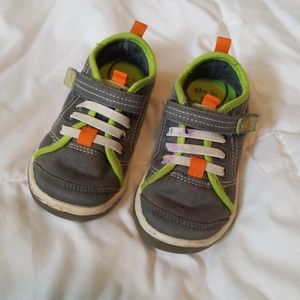 5.5M (US) Stride Rite Dakota toddler sneakers